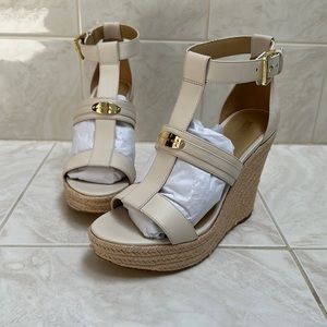 Michael Kors size 9 wedges